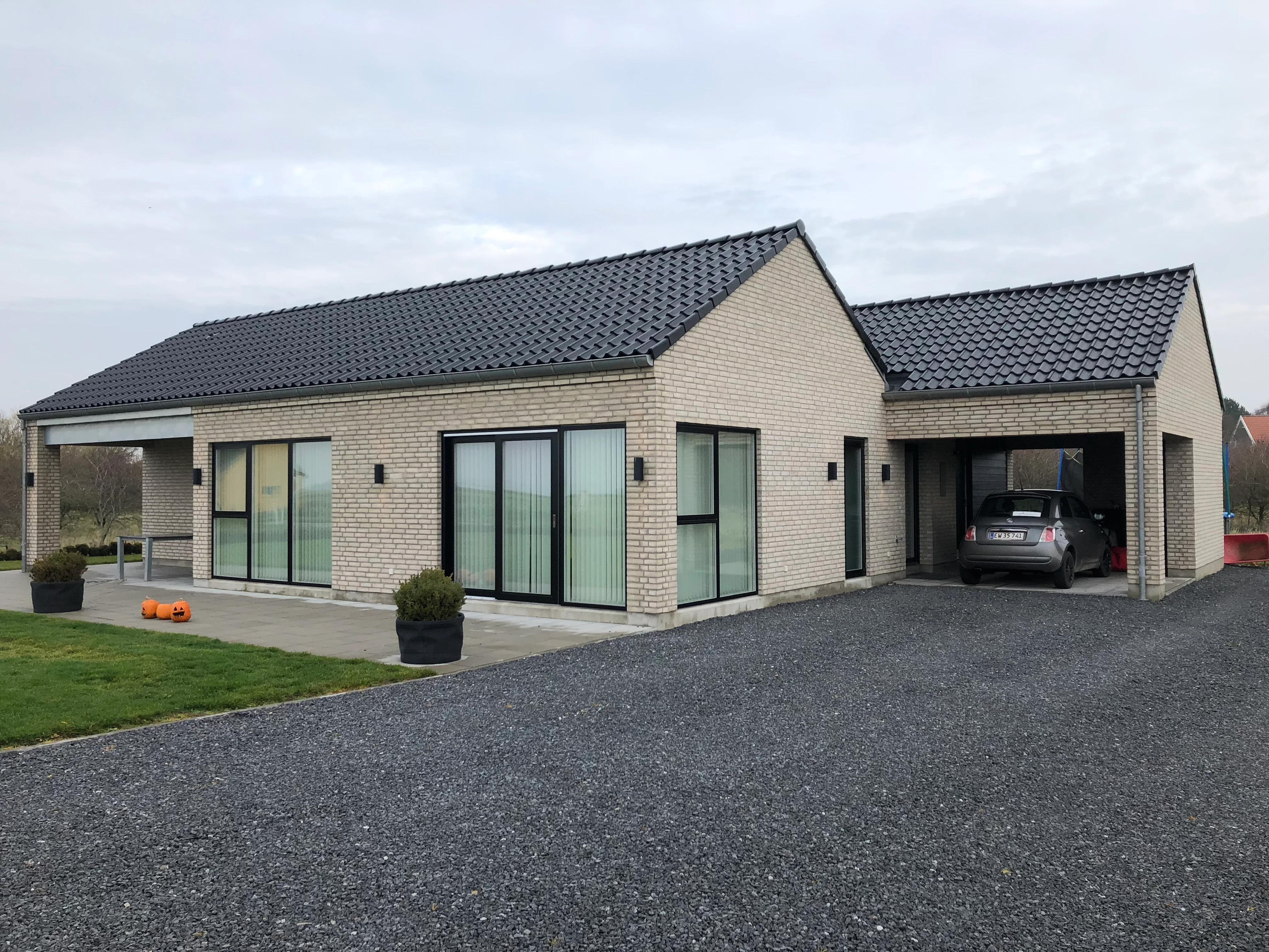 Ny villa, indkørsel, Gjøl — Yderskov Arkitekter