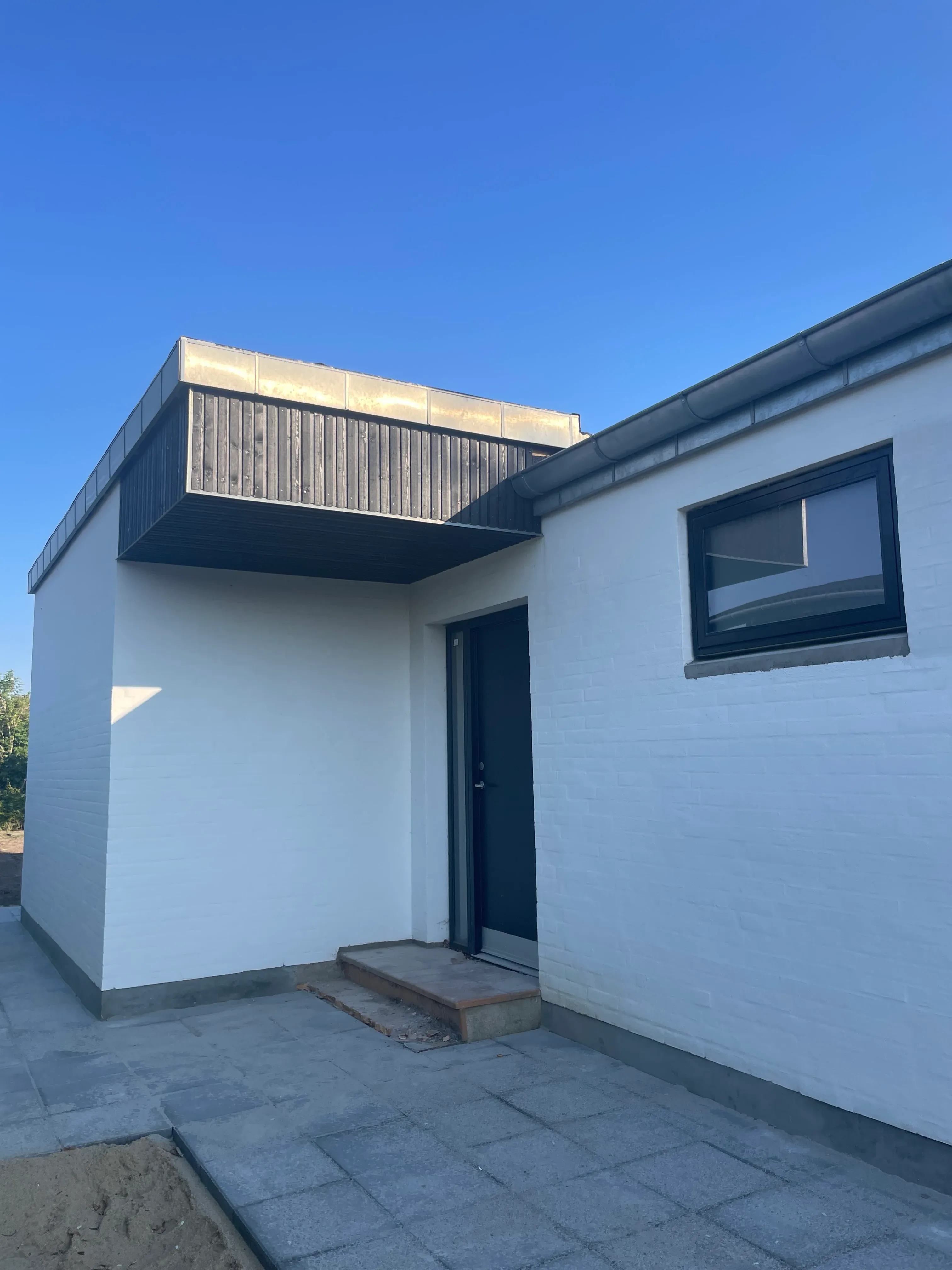 Moderniseret 50er-villa, indgang, Brønderslev — Yderskov Arkitekter