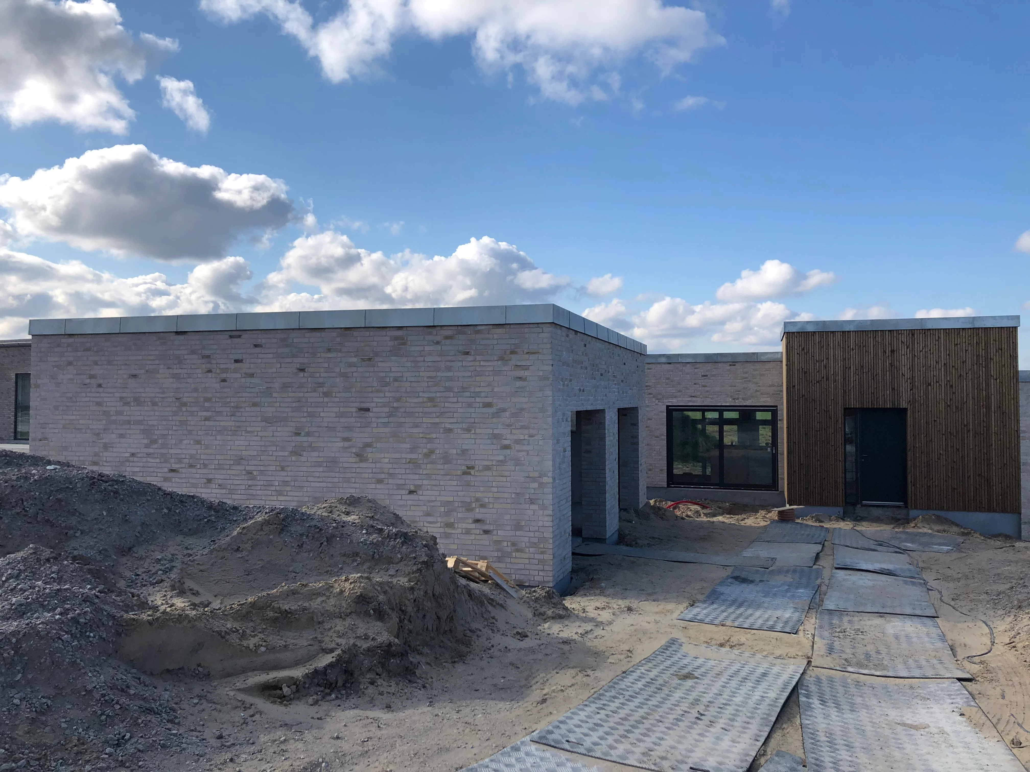 Indgangsparti på funkisvilla i Vestbjerg — Yderskov Arkitekter