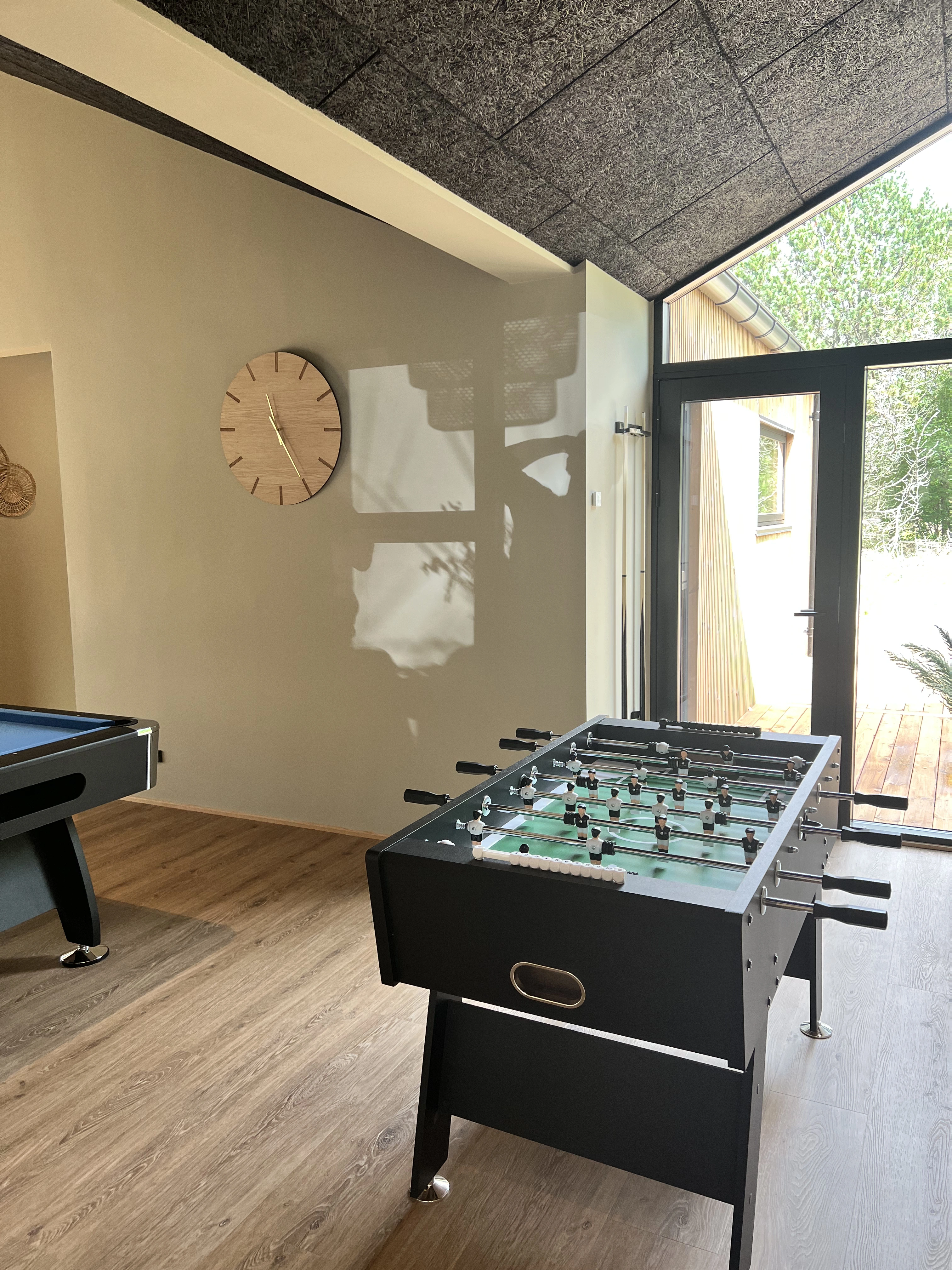 Aktivitetsrum i sommerhus med pool, Ålbæk — Yderskov Arkitekter