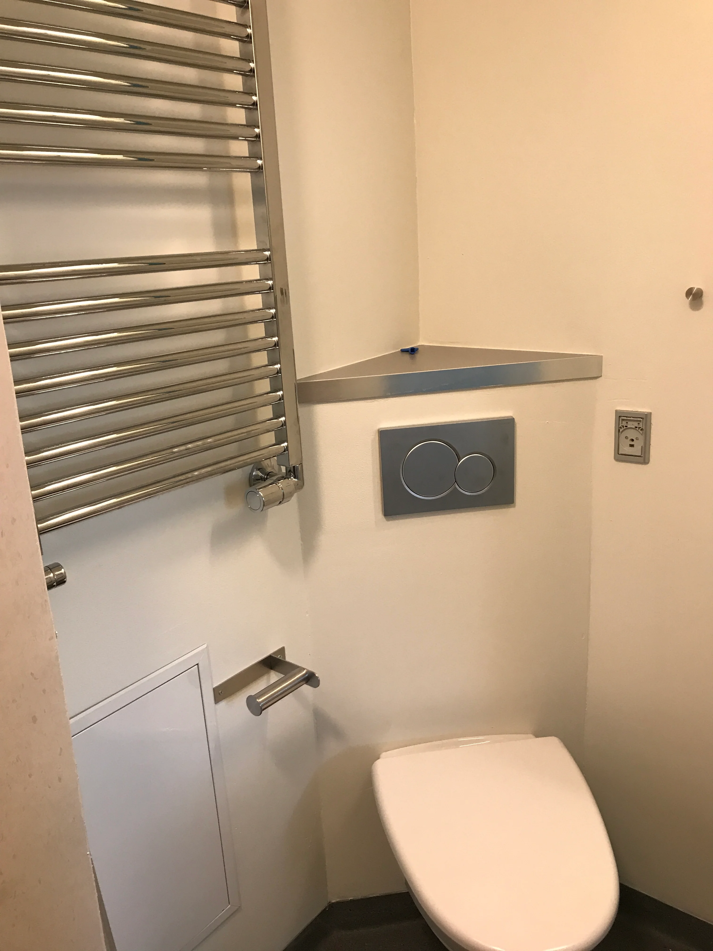 Toilet i lejlighedsrenovering, Reberbansgade — Yderskov Arkitekter