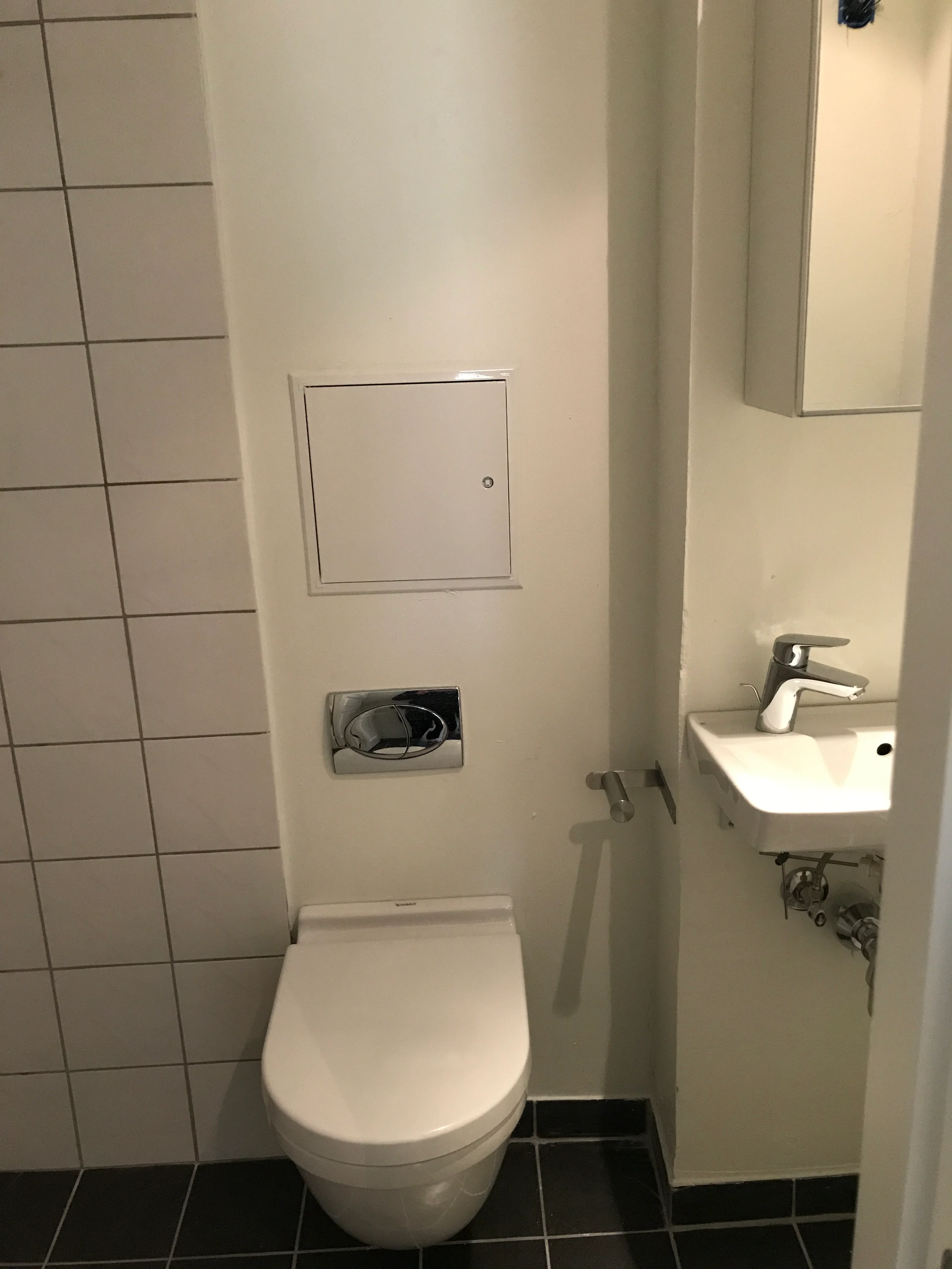 Toilet i lejlighedsrenovering, Reberbansgade — Yderskov Arkitekter